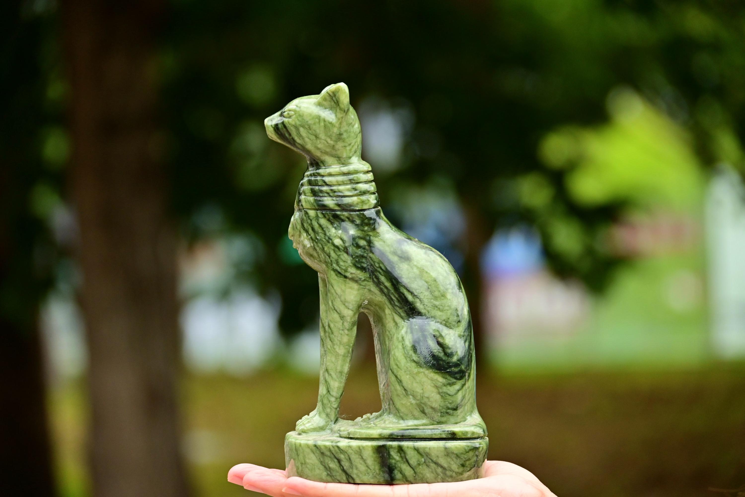 8.4'' Natural Green Jade Egyptian Mau，quartz Crystal Hairless Cat