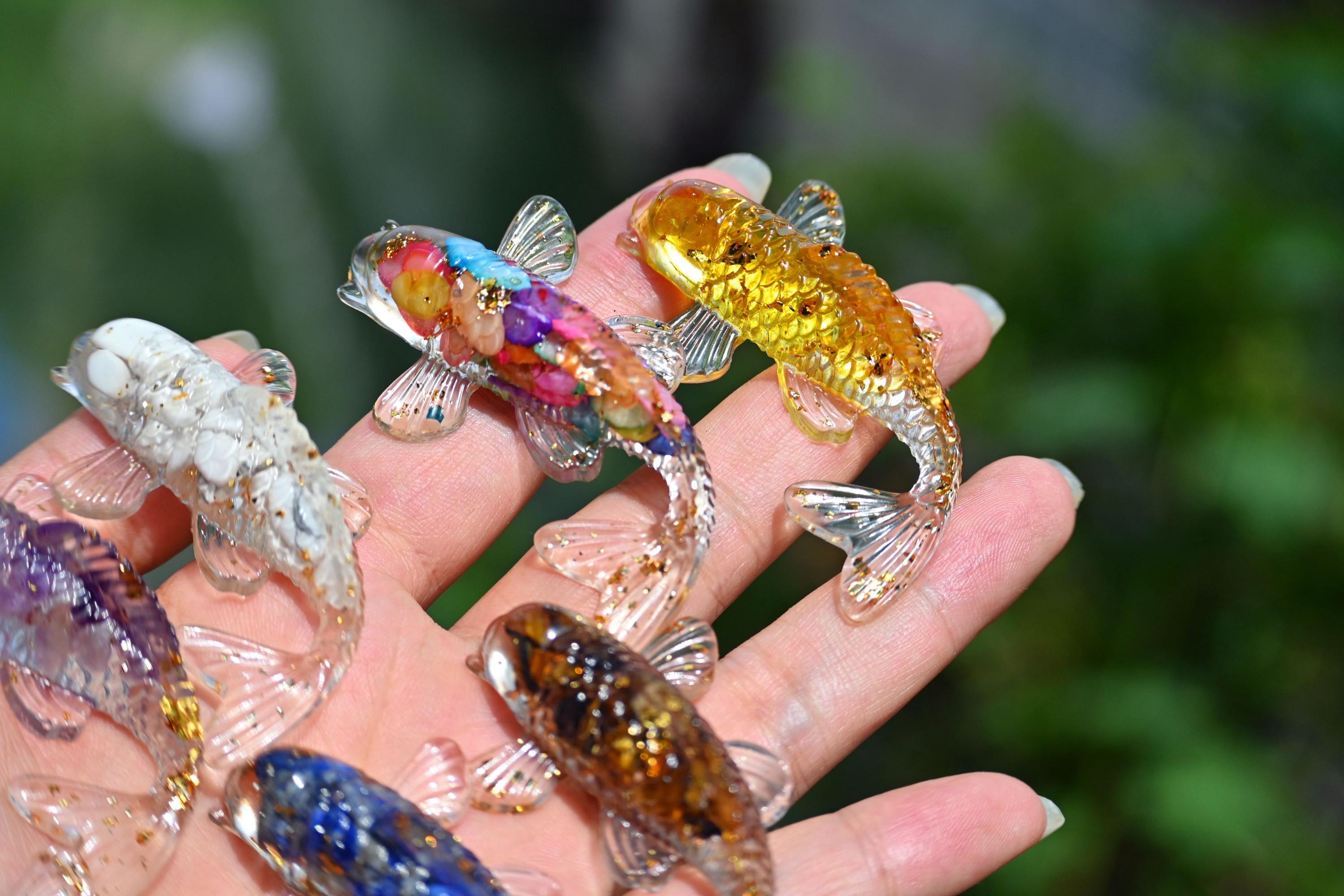 2.4インチ樹脂金魚、天然クリスタル原石、金魚彫刻、金魚置物、ホーム