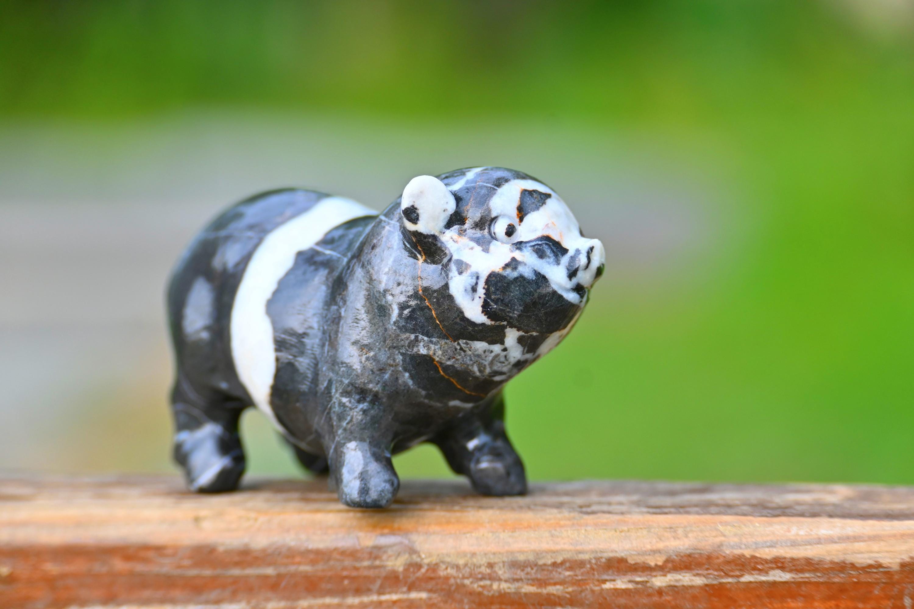 2.7インチ天然ゼブラストーン豚、クォーツクリスタル