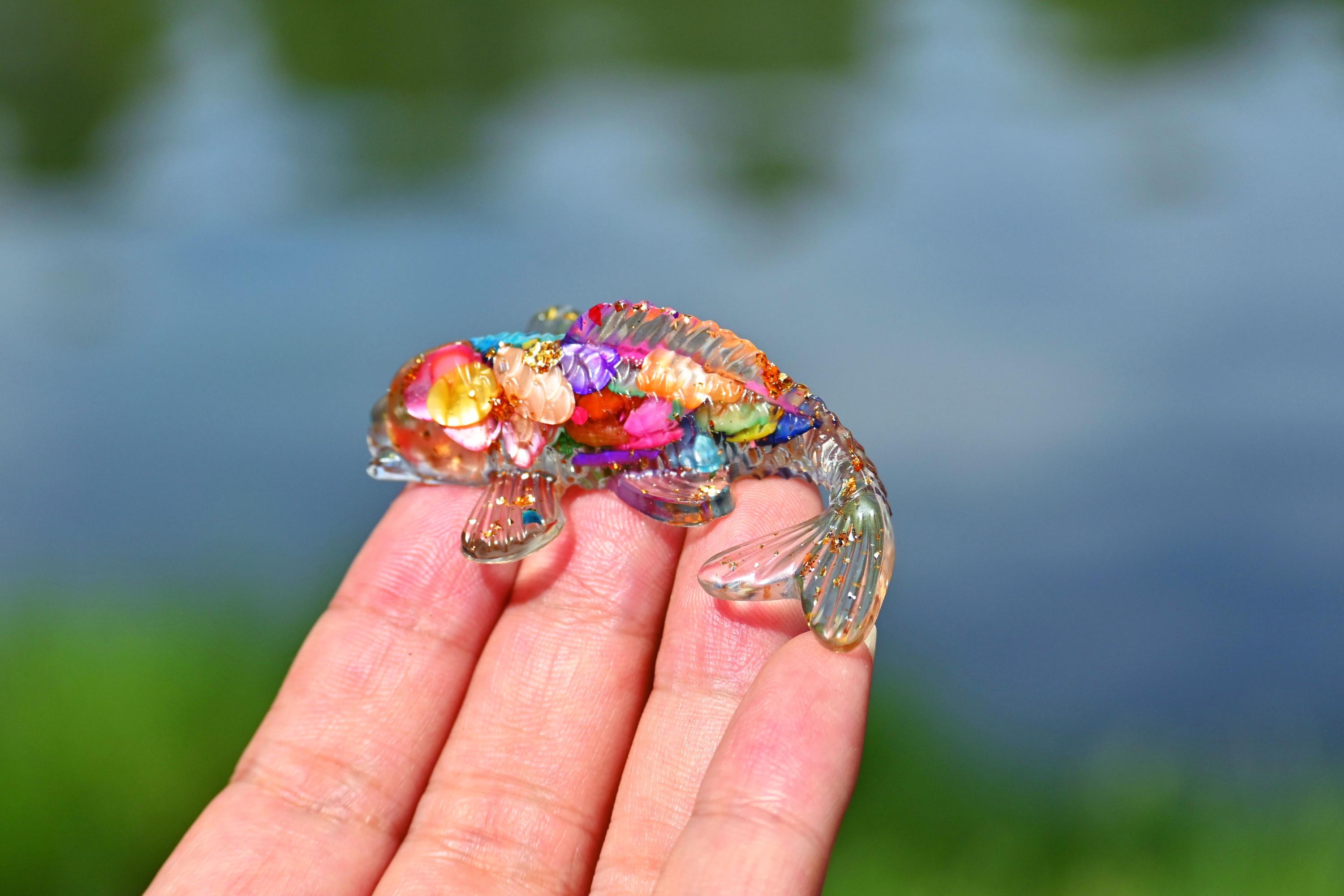 2.4インチ樹脂金魚、天然クリスタル原石、金魚彫刻、金魚置物、ホーム