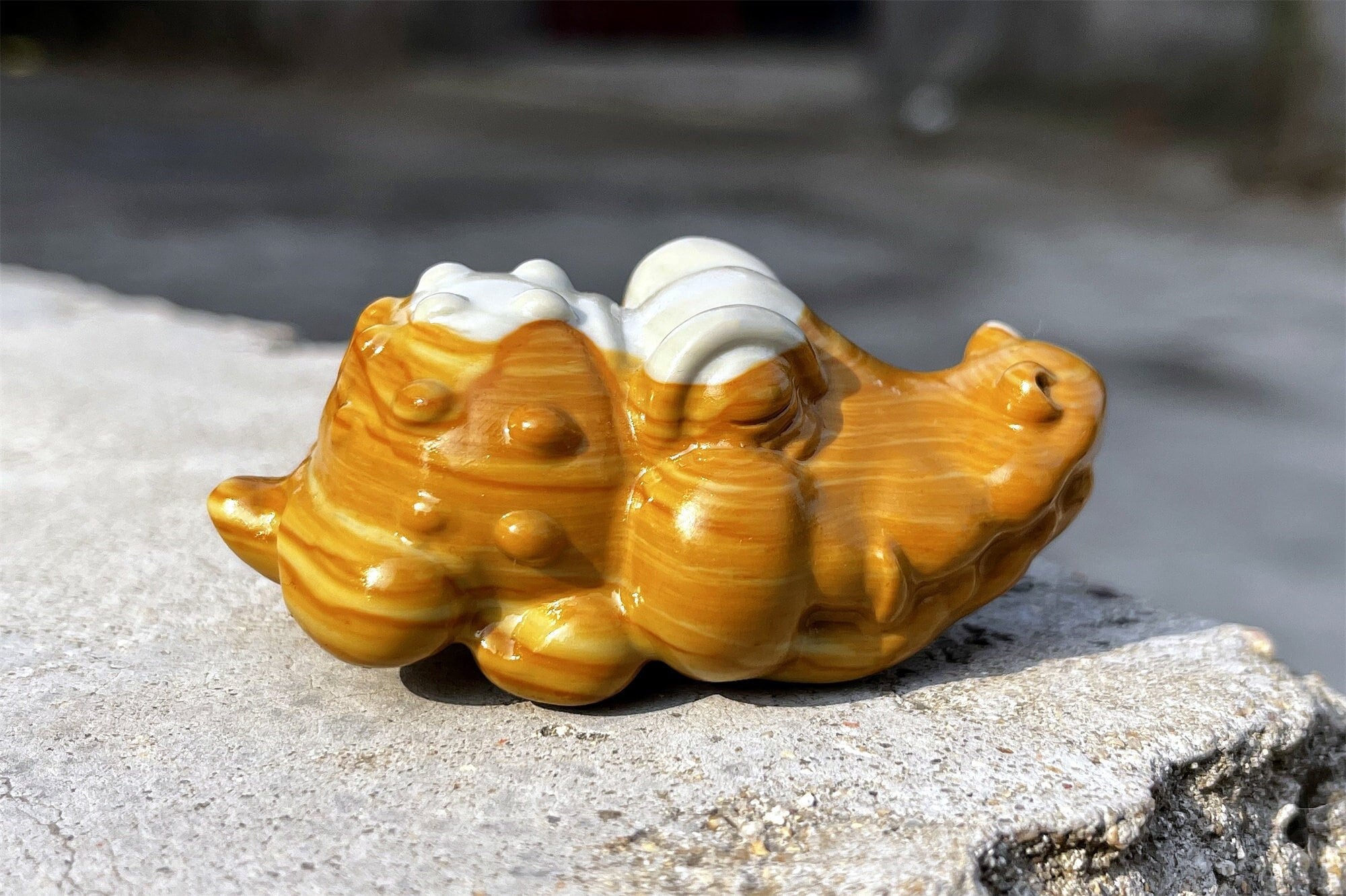 2.6'' Natural Hand Carved Alashan Agate Crocodile，crystal
