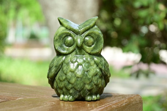 3.2インチ天然グリーン翡翠フクロウ彫刻、クォーツクリスタルフクロウ