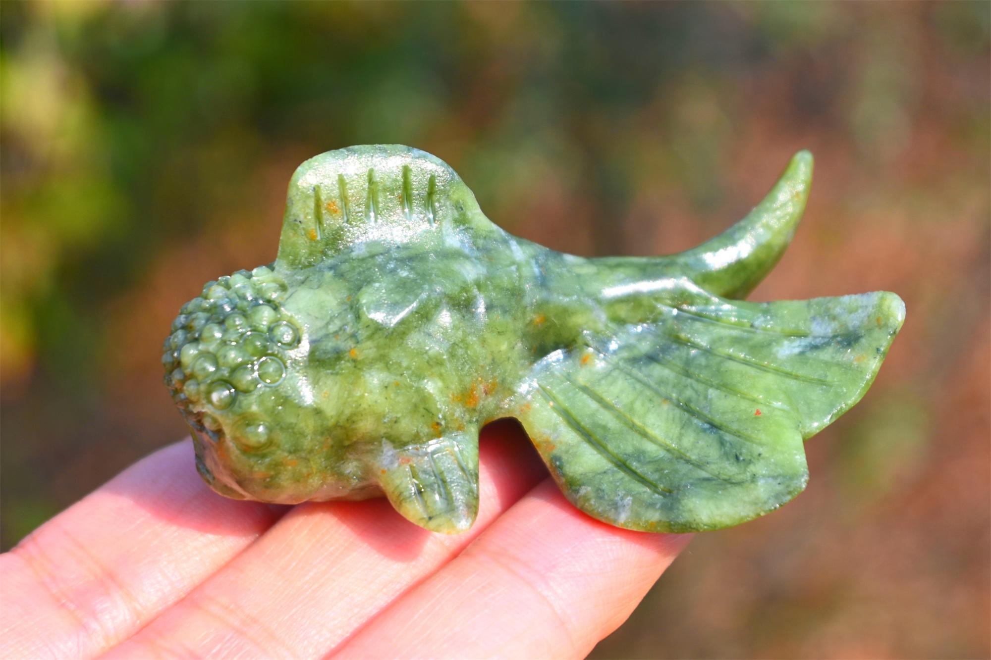 2.4'' 天然グリーン翡翠金魚、クリスタル装飾品、クリスタル金魚彫刻