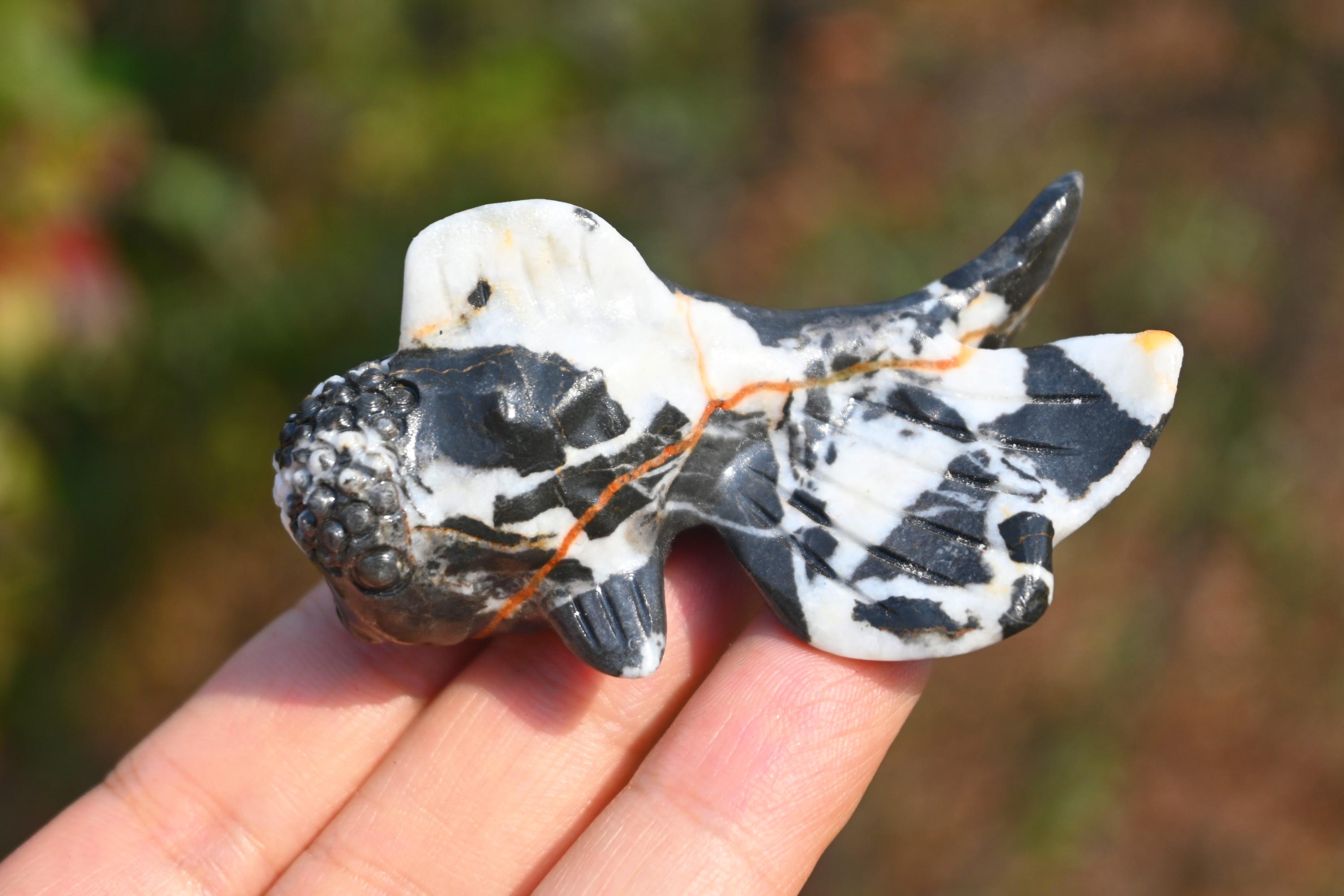 2.4'' 天然ゼブラストーン金魚、クリスタル装飾品、クリスタル金魚彫刻