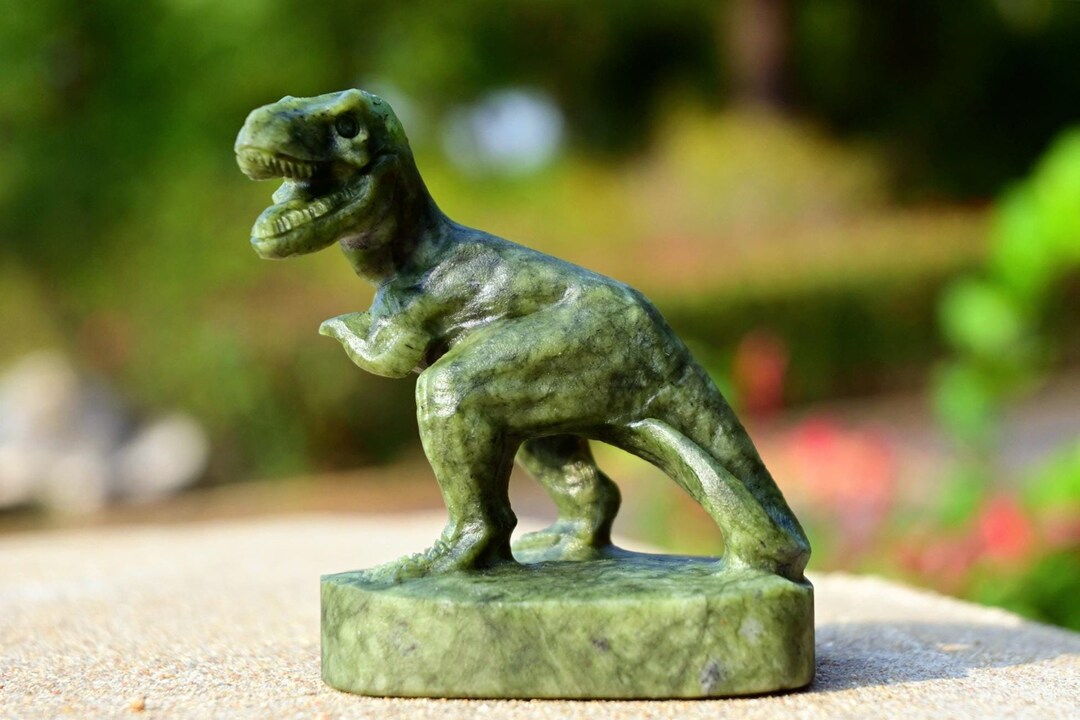 2.5'' Natural Green Olive Jade Tyrannosaurus，quartz Crystal