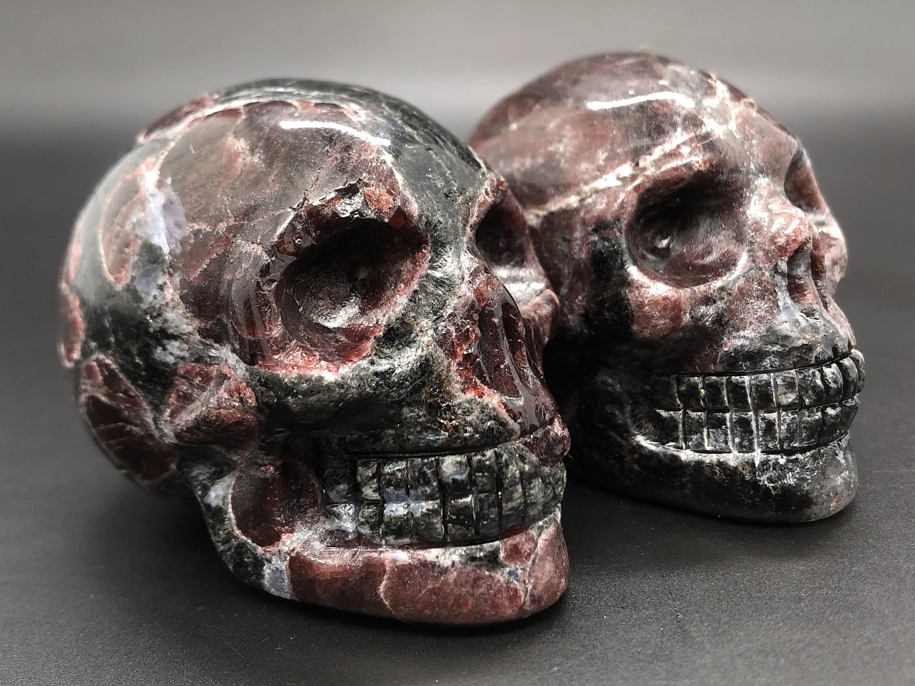 2'' Natural Hand Carved Garnet Skull，quartz Crystal，crystal