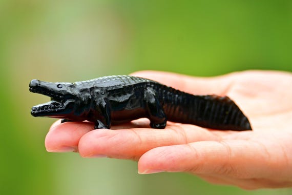 4インチ天然黒曜石ワニ、クリスタルワニ彫刻、ワニの置物、ハロウィン 