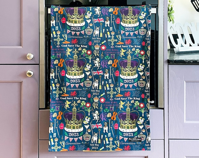 Tea Towel, King Charles III, Royal gift idea, London kitchen towel, British gift, Mothers day gift, Commemorative, Souvenir Kitchen Towel