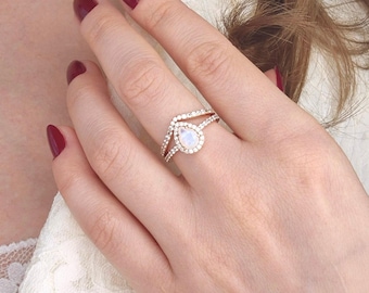 Moonstone ring, rose gold ring with rainbow moonstone, Mondstein Ring Rosegold, stacking ring, chevron ring, moonstone jewelry gift for her