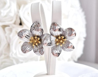 Flower earrings, s steel earrings in floral design, floral earrings, silver stud earrings, modern earrings, trendy jewelry, bold earrings