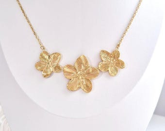 Golden Necklace - Gold Flower Necklace, Stainless Steel Chain with Modern Floral Design, Flower Pendant, modern jewelry, statement necklace