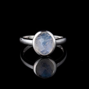 Anillo de plata de ley 925, anillo de piedra lunar arcoíris, anillo de plata, anillo hecho a mano, anillo de piedra lunar azul, anillo de luna de fuego azul, regalo para mujeres, joyería