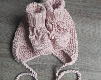 Knitted baby pompom beanie with booties