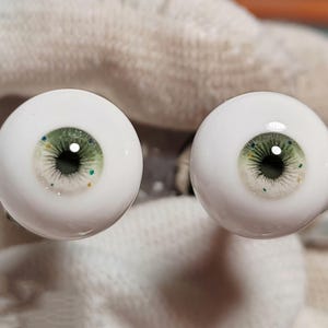 Handmade Resin BJD Doll Eyes: Realistic Iris, 10mm-24mm (1 Pair)