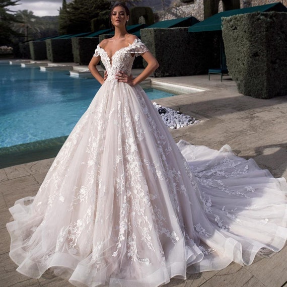 Princess Style Lace Wedding Dress off the Shoulder Straps Ball