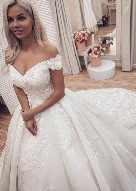 Lace ballroom cheap wedding dresses