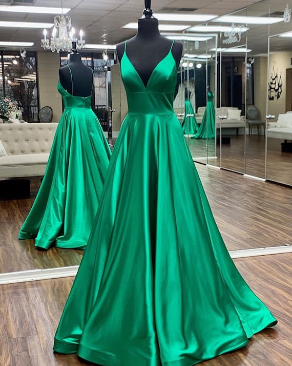 Vestido verde satinado vestido de noche vestido formal vestido - Etsy España Vestido verde satinado vestido de noche vestido formal vestido - Etsy España
