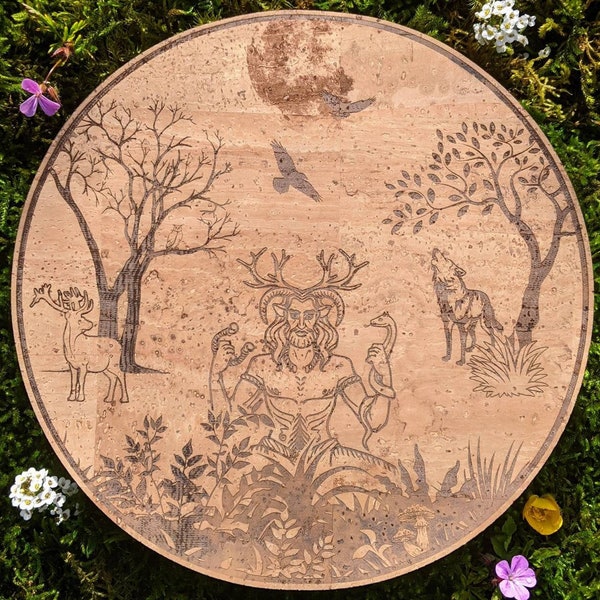 Der gehörnte Gott Cernunnos Altar • Heidnischer Waldgott der Natur • Keltischer Gott des Waldes • Green Man Mythologie • Umweltfreundliches veganes Korkleder