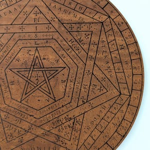Sigil dei Aemeth Enochian Magic • Graverat miljövänligt korkläder