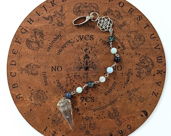 Pendeltafel mit Tierkreiszeichen • Graviertes, umweltfreundliches Korkleder