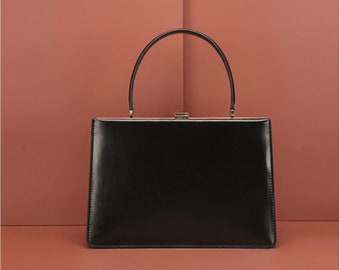 Elegant, minimalist handbag