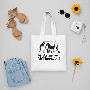 Kümmern Sie sich um Ihre eigene Mutterschaft Sublimationsdatei, Elefant Mama PNG Grafik, Elefant digitaler Download, Elefant Sublimationsbild, Mutter SVG