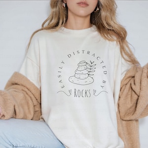 Leicht abgelenkt durch Felsen PNG, Leicht abgelenkt durch Felsen SVG, Rockliebhaber png, Rocks Sublimation, Naturliebhaber Sublimation Werbung