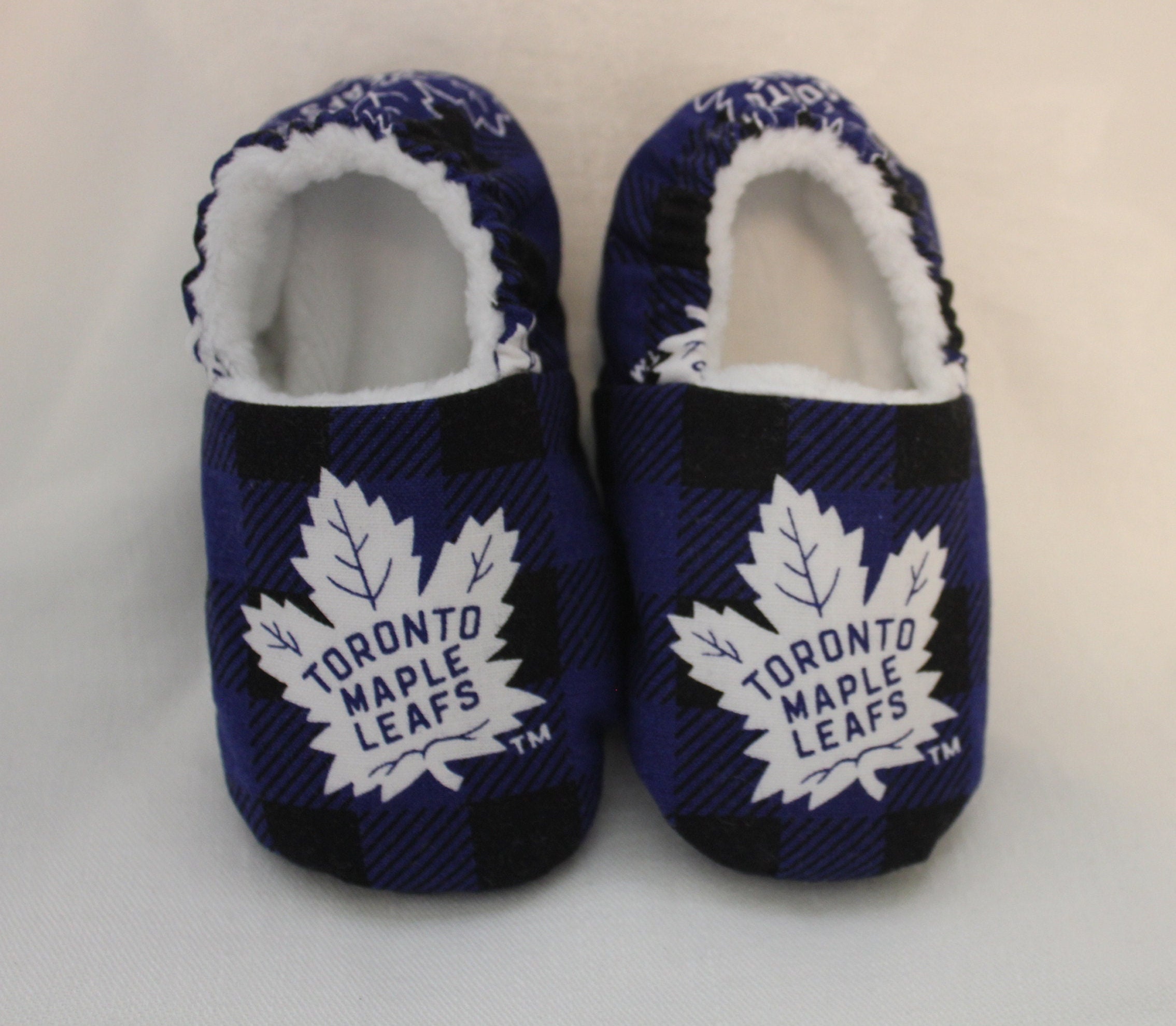 Toronto Leaf Adult Youth and Shoes Slippers - Hong Kong