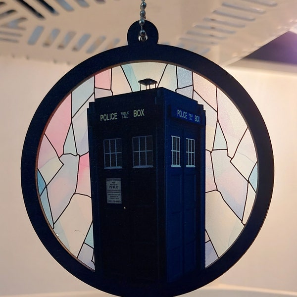 Adorno atrapasol de la Tardis de Doctor Who, decoración navideña de madera y acrílico con diseño personalizado de la Tardis.
