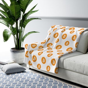Bitcoin Logo Sherpa Fleece Blanket: Crypto Lover Gift