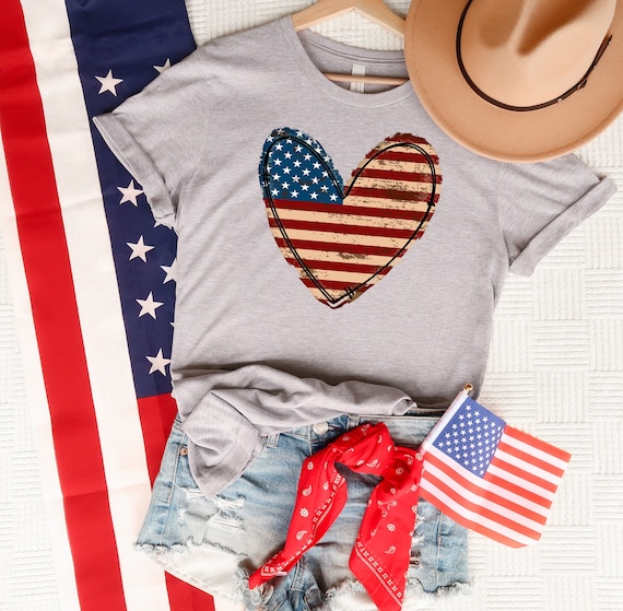 Usa Flag Heart Distressed Patriotic T-Shirt 4th Of July Gift Usa Flag Heart Distressed Patriotic T-Shirt 4th Of July Gift