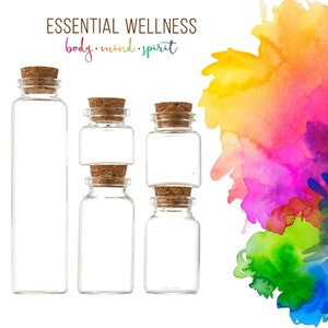 Puede incluir: Tres botellas de vidrio con tapones de corcho. Las botellas son transparentes y tienen una forma redonda. Las botellas están dispuestas en una fila de izquierda a derecha, con la botella más grande a la izquierda y la botella más pequeña a la derecha. Las botellas están sobre un fondo blanco. El texto "ESSENTIAL WELLNESS body.mind.spirit" está escrito encima de las botellas.