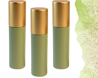 Könnte beinhalten: Ein Set aus drei Keramikbechern mit gesprenkelter, matter Oberfläche. Die Becher sind in den Farbtönen Creme, Hellgrau und Dunkelgrau gehalten. Jeder Becher hat ein schlichtes, minimalistisches Design, ideal für Kaffee oder Tee.