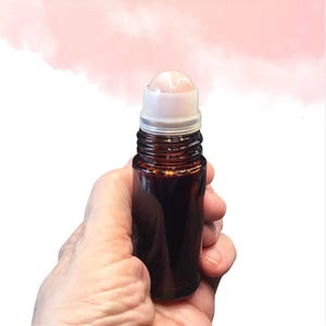 Heart-Centered Rose Quartz Oil Applicator – Reiki Charged Self-Care Tool, 30ml Amber Glass Gemstone Roller Bottle, Black Cap image 3