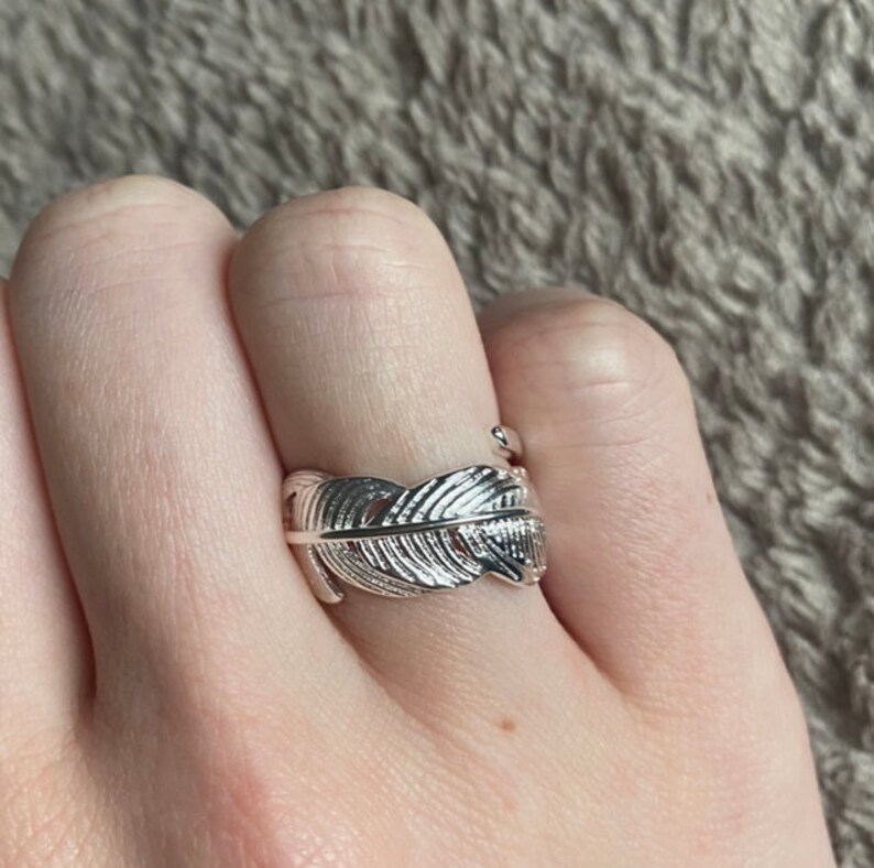 New trendy silver colour feather woman ring