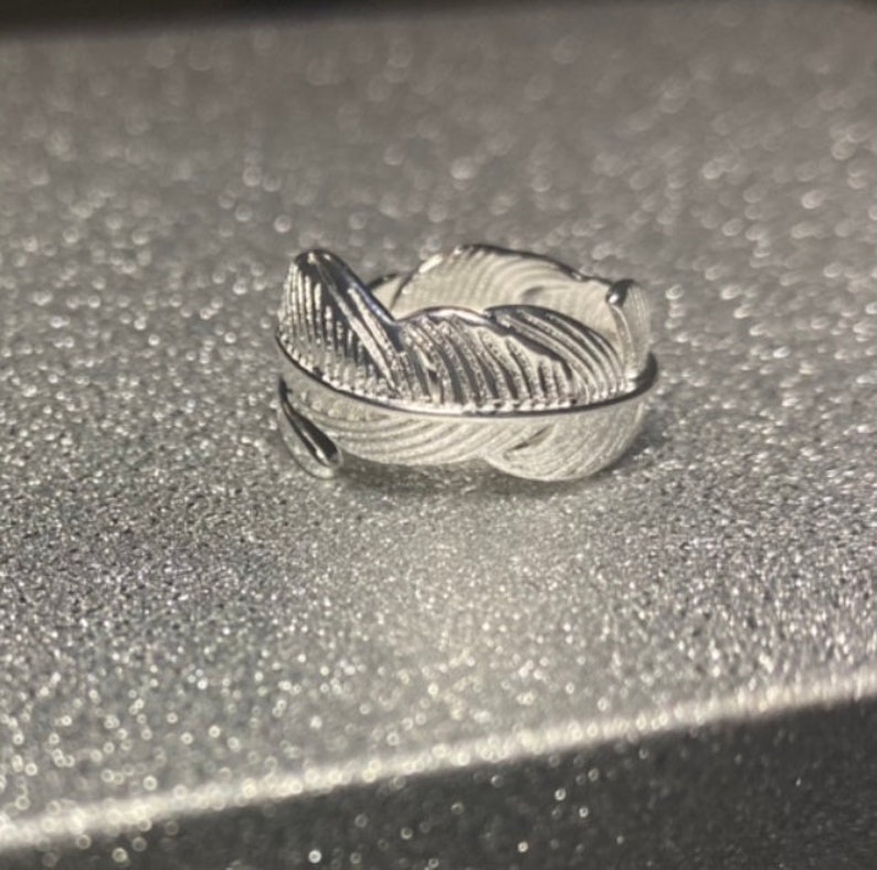 New trendy silver colour feather woman ring