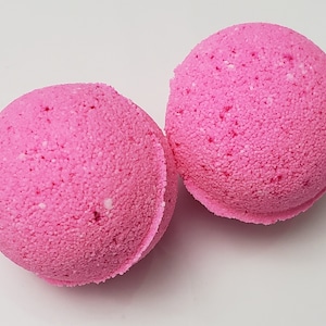 Cotton Candy scented with Hidden cat toy figure bath bomb