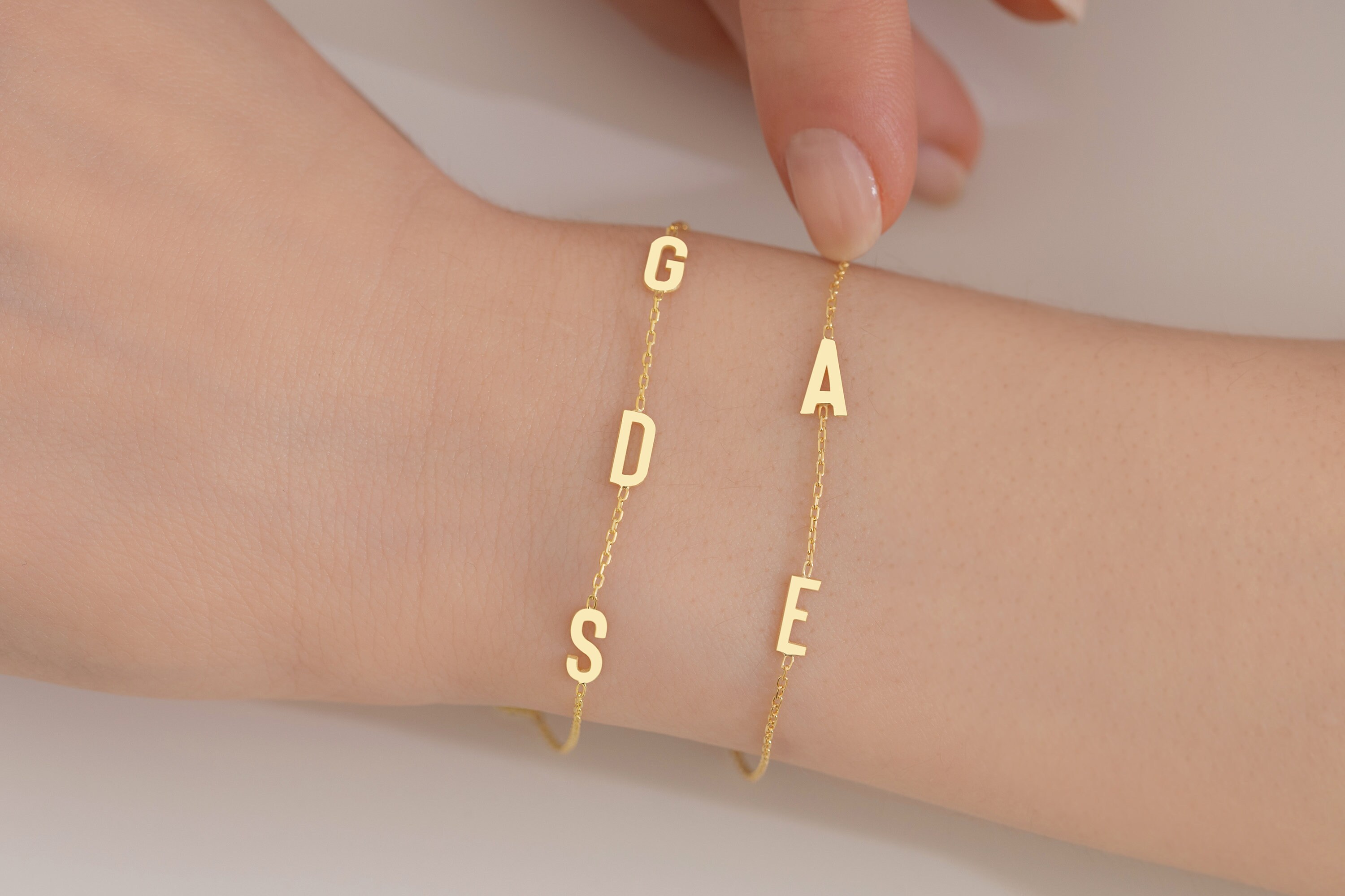 送税込【AMY O】Thin Bar Initial Bracelet ブレスレット☆(2色) Dainty Engravable ID Bracelet, Thin Bar Bracelet – AMYO Jewelry