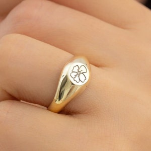 Birth Flower Ring , Birth Flower Signet Ring Women , Birthflower Ring , Gold Signet Ring , Custom Signet Ring , Custom Birth Flower