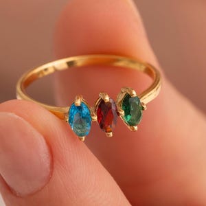 Anello con pietra portafortuna della famiglia, anello in oro 14k, anello con pietra portafortuna, anello della mamma, anello per la mamma, anello con più pietre portafortuna, regalo per la festa della mamma
