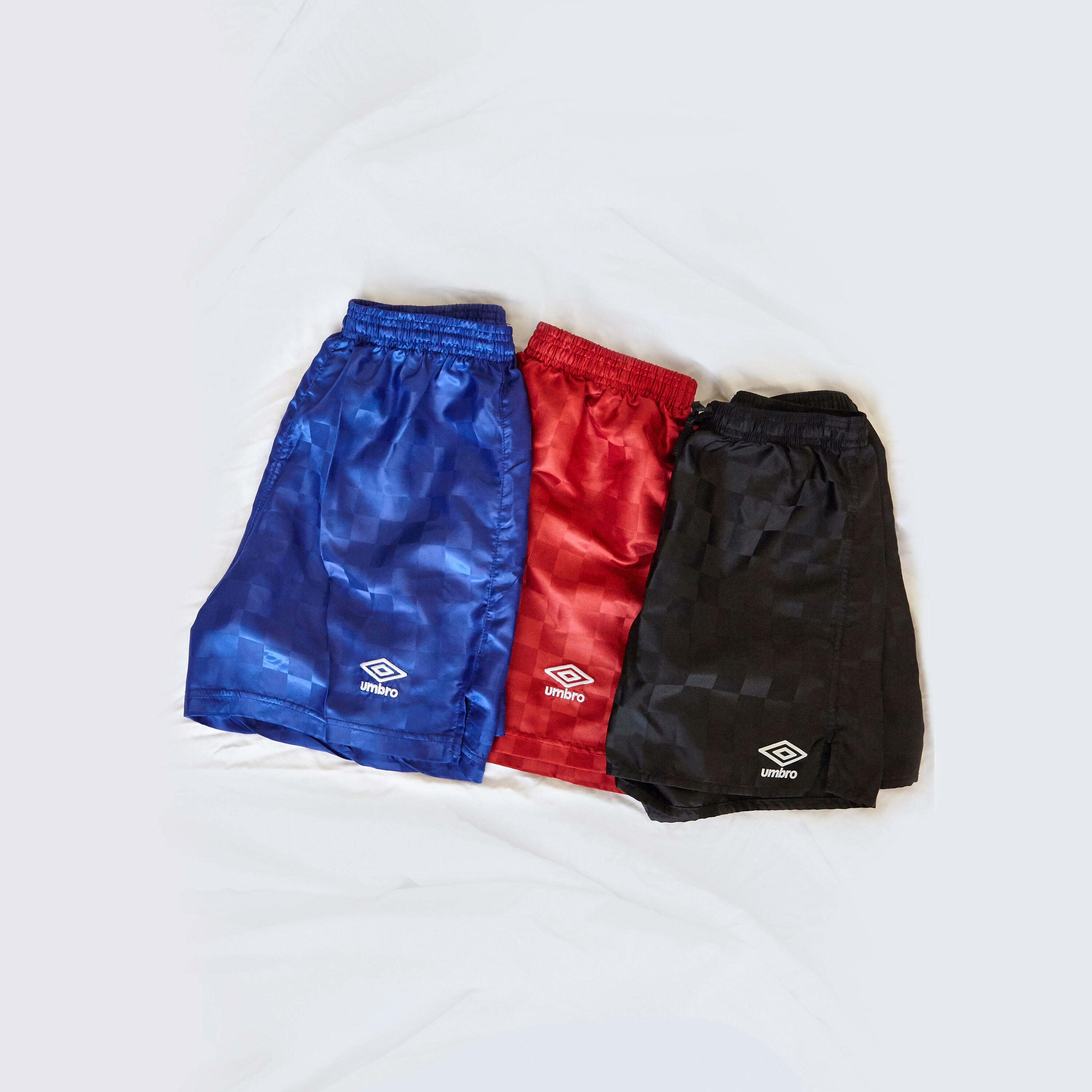 Umbro Rouge Blanc Zurich Short Jeunes/Enfant Taille Coupe Upto Taille 30 Rétro £ 25rrp nouveau Umbro Rouge Blanc Zurich Short Jeunes/Enfant Taille Coupe Upto Taille 30 Rétro £ 25rrp nouveau