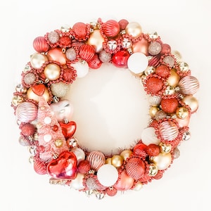 Heart&#39;s Day Ornament Wreath