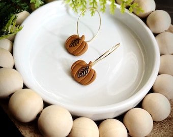 Pumpkin Hoop Clay Earring / Pumpkin Earring with Leaf / Polymer Clay Fall Earring / Orange Pumpkin Leaf Hoop