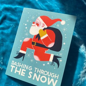 Se précipiter à travers la carte de vœux du Père Noël dans la neige