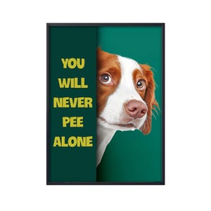 Spaniel Brittany: Você Nunca Vai Fazer Xixi Sozinho, Pôster Engraçado de Cachorro, Pôster Engraçado de Spaniel Brittany, Arte de Parede Engraçada de Cachorro, Decoração de Banheiro para Cachorro