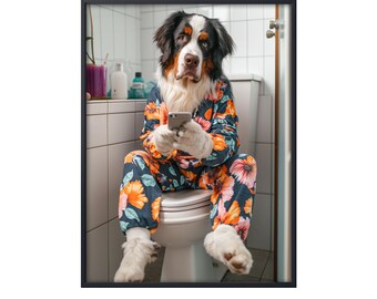 Bernerberg sittande på toaletten på mobiltelefon, rolig hundbild djurbadrum väggkonst, hund på toaletten väggkonst canvastavla konst