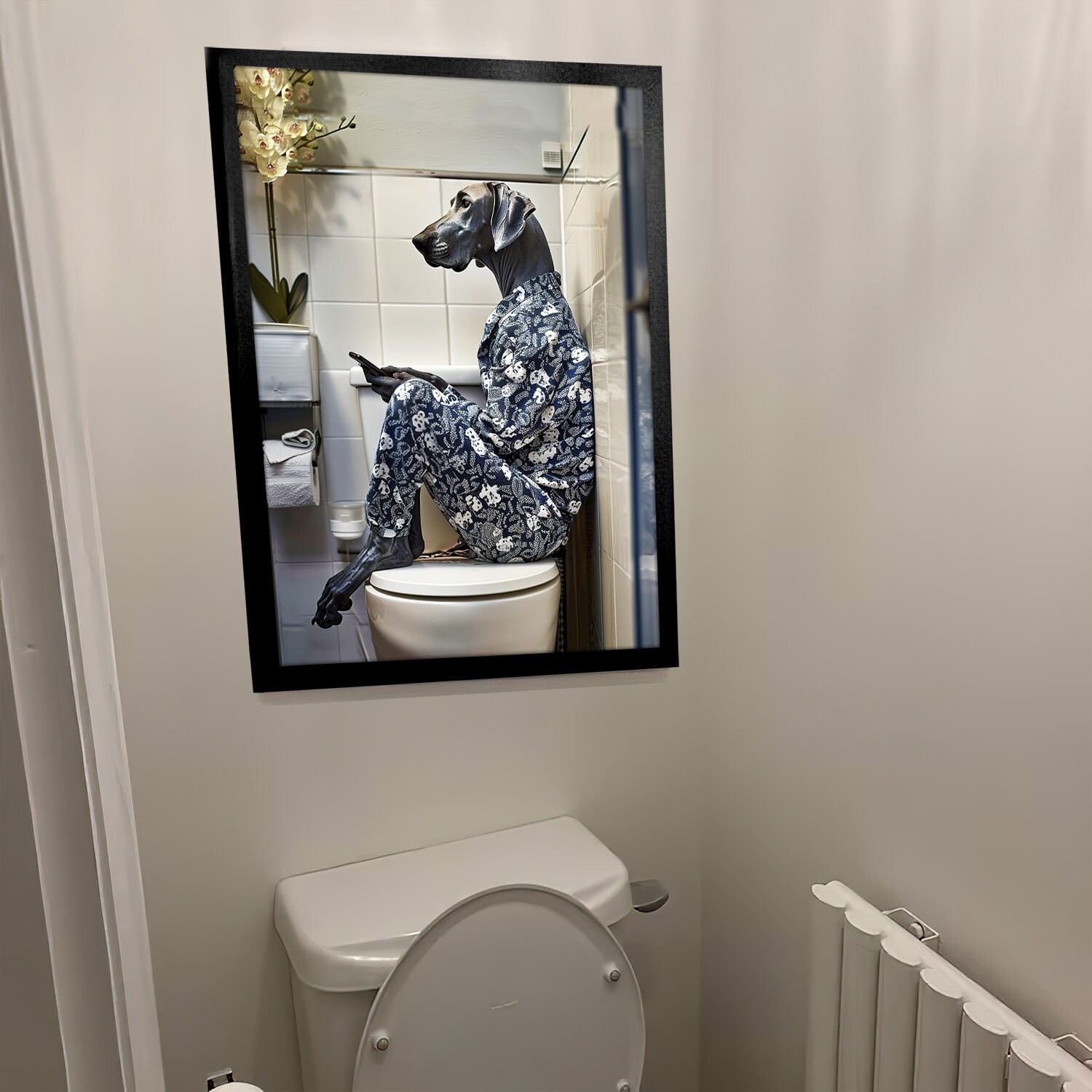 Tableau Toile Sur Châssis : Grand Danois Aux Toilettes Au Téléphone - Déco Drôle Pour Salle De Bain