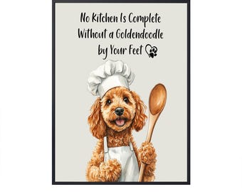 Puede incluir: Un perro Golden Doodle marrón y blanco con un gorro de cocinero y un delantal, sosteniendo una cuchara de madera. El texto dice "No Kitchen Is Complete Without a Goldendoodle by Your Feet".