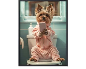 Yorkshireterrier sittande på toaletten på mobiltelefon, rolig hundbild djur bad badrum väggkonst, hund på toaletten väggkonst canvas hundposter