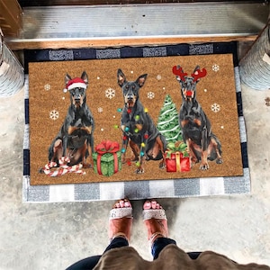 Weihnachts-Dobermann Pinscher Matte, Dobermann-Hundefußmatte Weihnachten, Hunde-Weihnachtsteppich, Hundeliebhaber Geschenke, Weihnachtshunde-Fußmatte, Weihnachtsgeschenke
